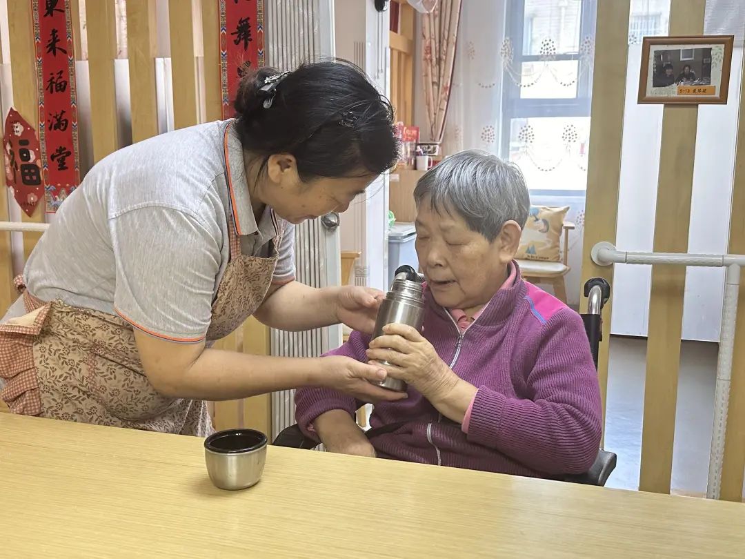 養老服務記丨試試社區里的“智慧養老”！